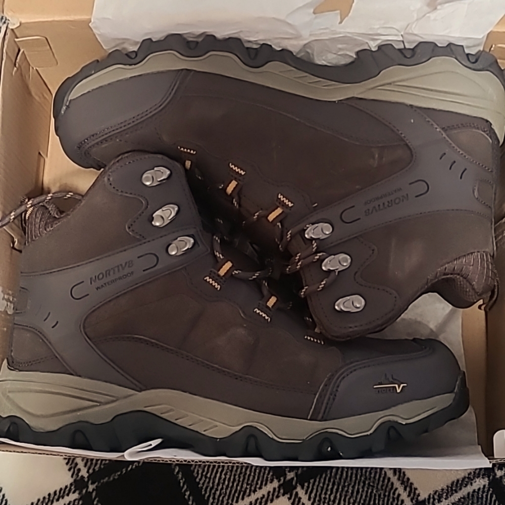 Hiding boots